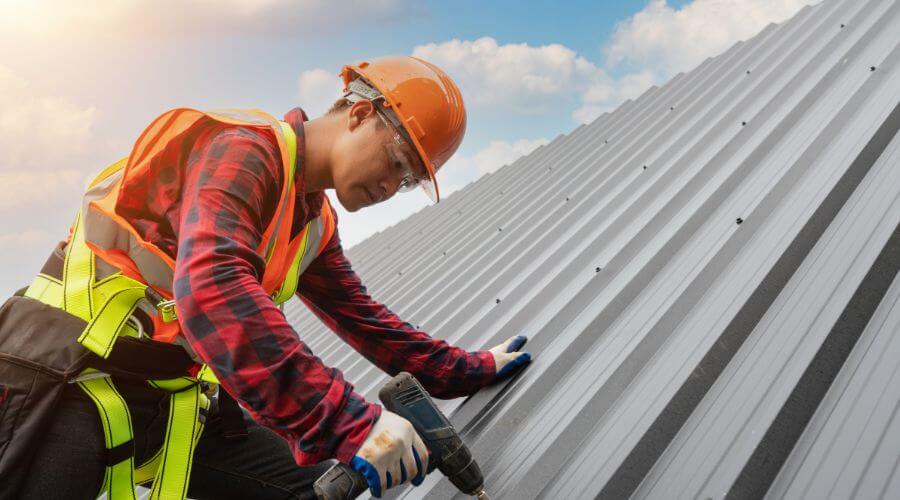 Professional gutter cleaning in Millington, IL